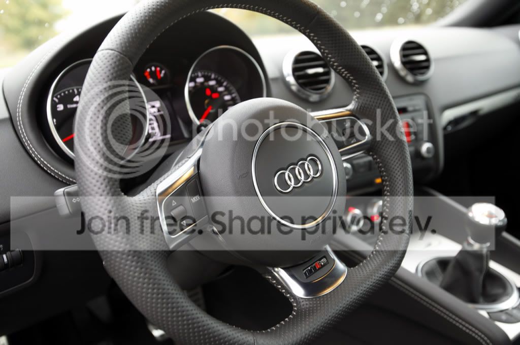 27-2012-audi-tt-rs-fd.jpg
