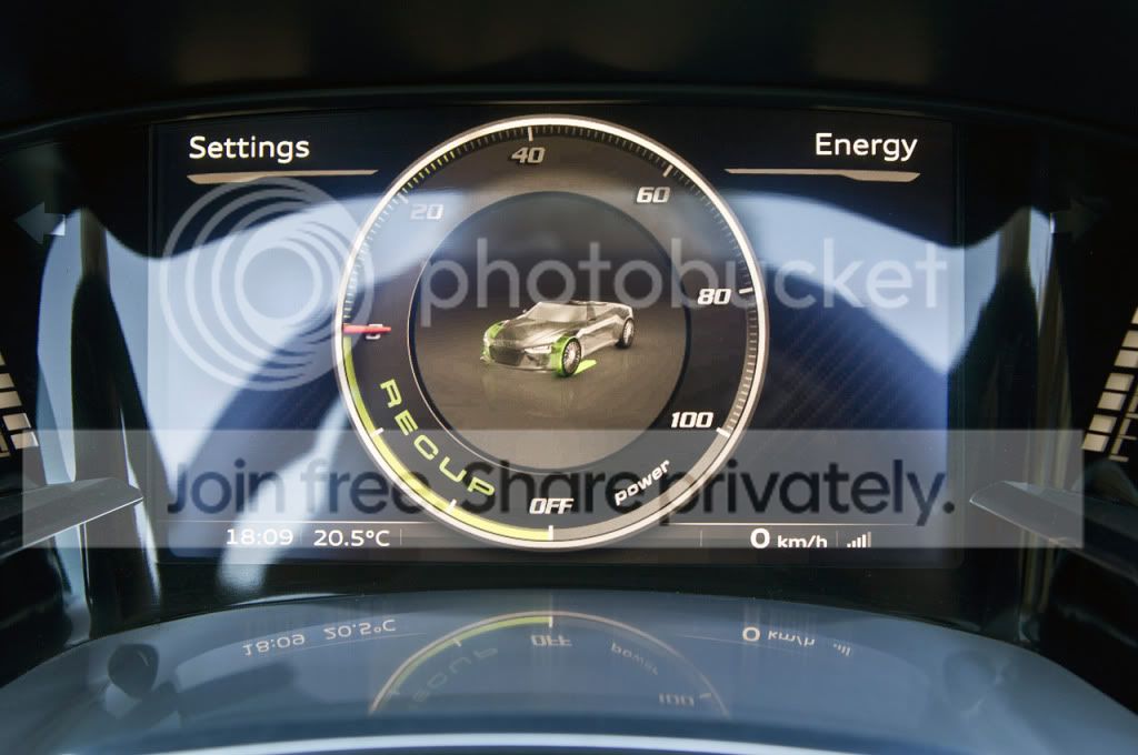 54-2014-audi-e-tron-spyder-qs.jpg